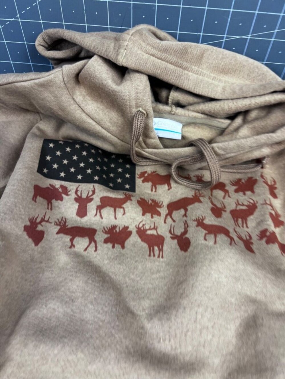 Columbia Men's PHG Game Flag II Hoodie, Sahara/Cordovan Big Game Flag Sz. M - Picture 3 of 11
